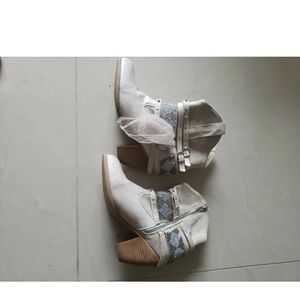 Hot rated women suede Beige high heels Beige boots Size 9